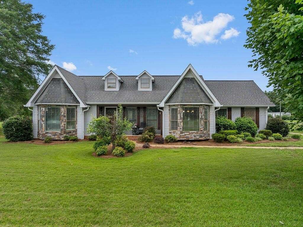 1.5 Acres of Land with Home for Sale in Jasper, Alabama