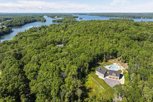 2.1 Acres of Land with Home for Sale in Harpswell Town, Maine