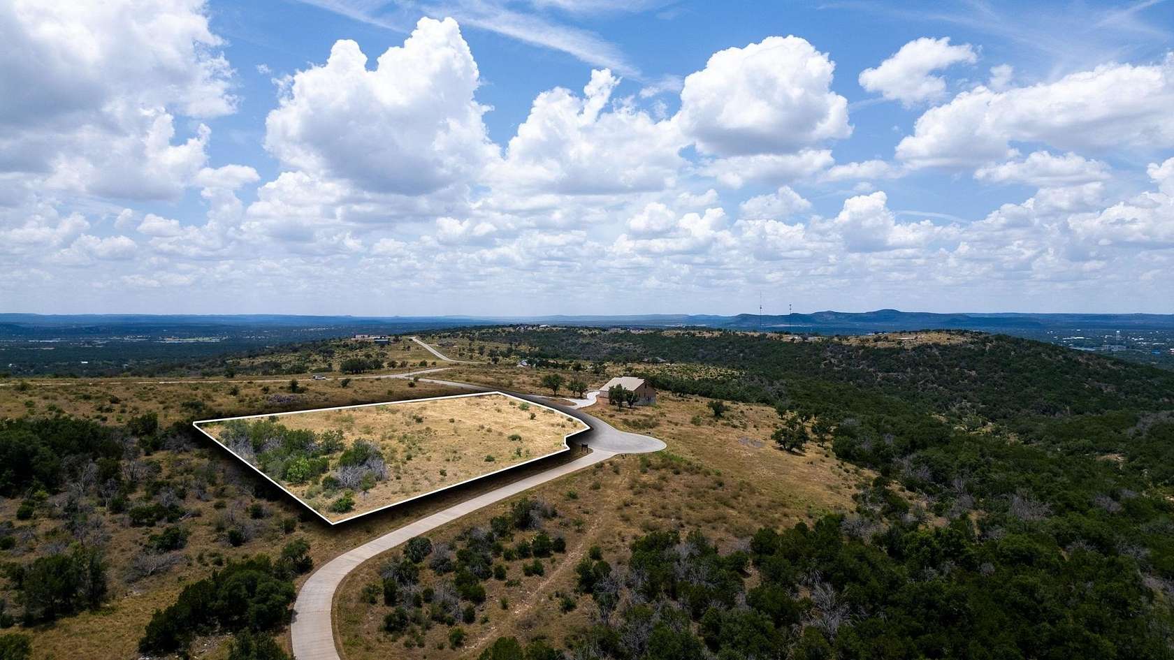 1.52 Acres of Residential Land for Sale in Kingsland, Texas