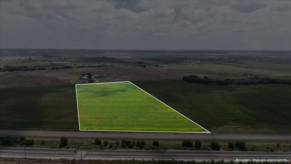 10 Acres of Land for Sale in Hillsboro, Texas