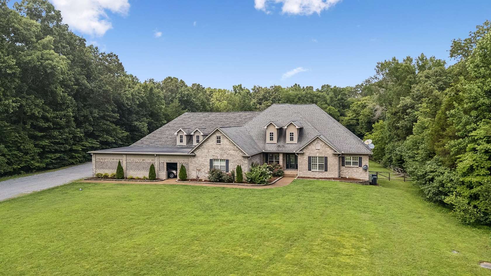 14.9 Acres of Land with Home for Sale in Mount Juliet, Tennessee