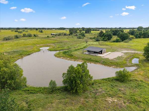 12 Acres of Improved Land for Sale in Kerens, Texas