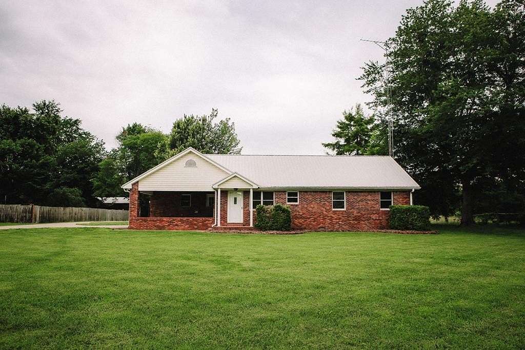 2 Acres of Land with Home for Sale in Puryear, Tennessee
