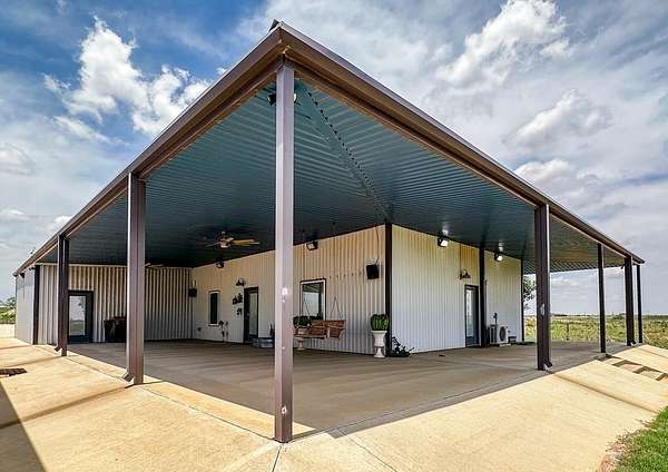 15 Acres of Land with Home for Sale in Seminole, Texas