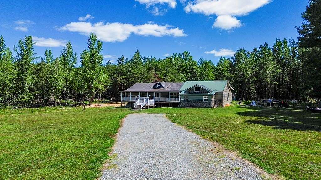 33 Acres of Land with Home for Sale in Nathalie, Virginia