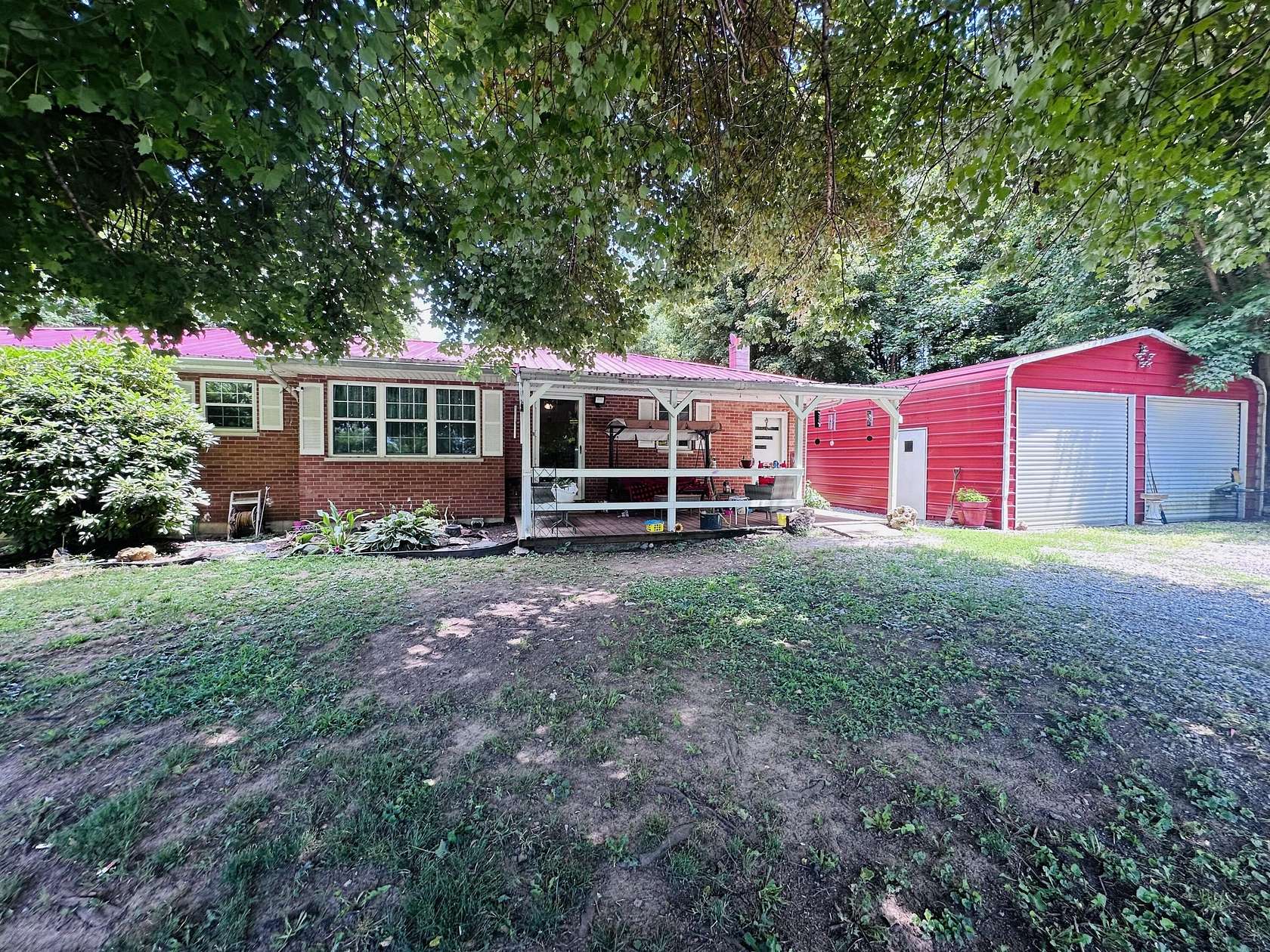 1.5 Acres of Land with Home for Sale in Stanford, Kentucky