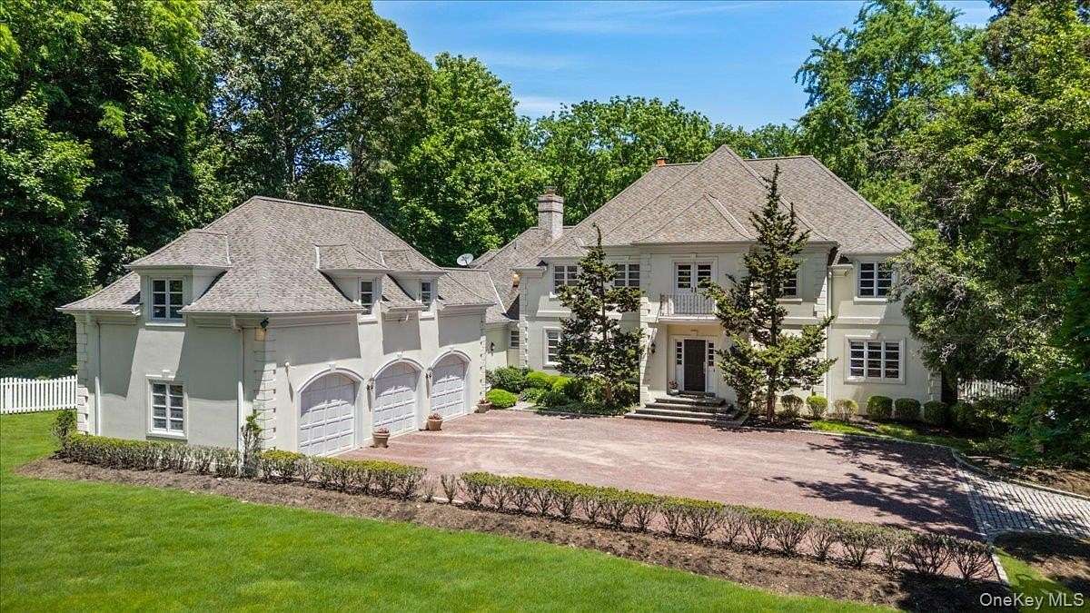 2 Acres of Land with Home for Sale in Lloyd Harbor, New York