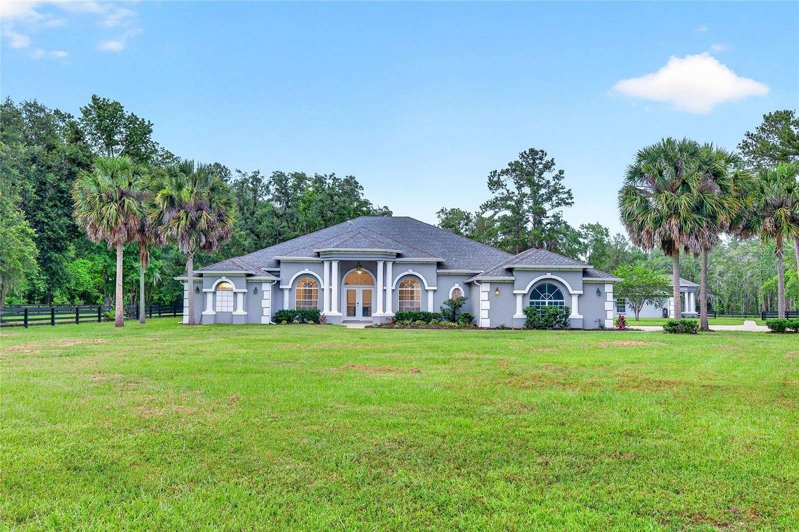 3.67 Acres of Land with Home for Sale in Williston, Florida