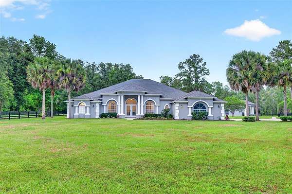 3.67 Acres of Land with Home for Sale in Williston, Florida