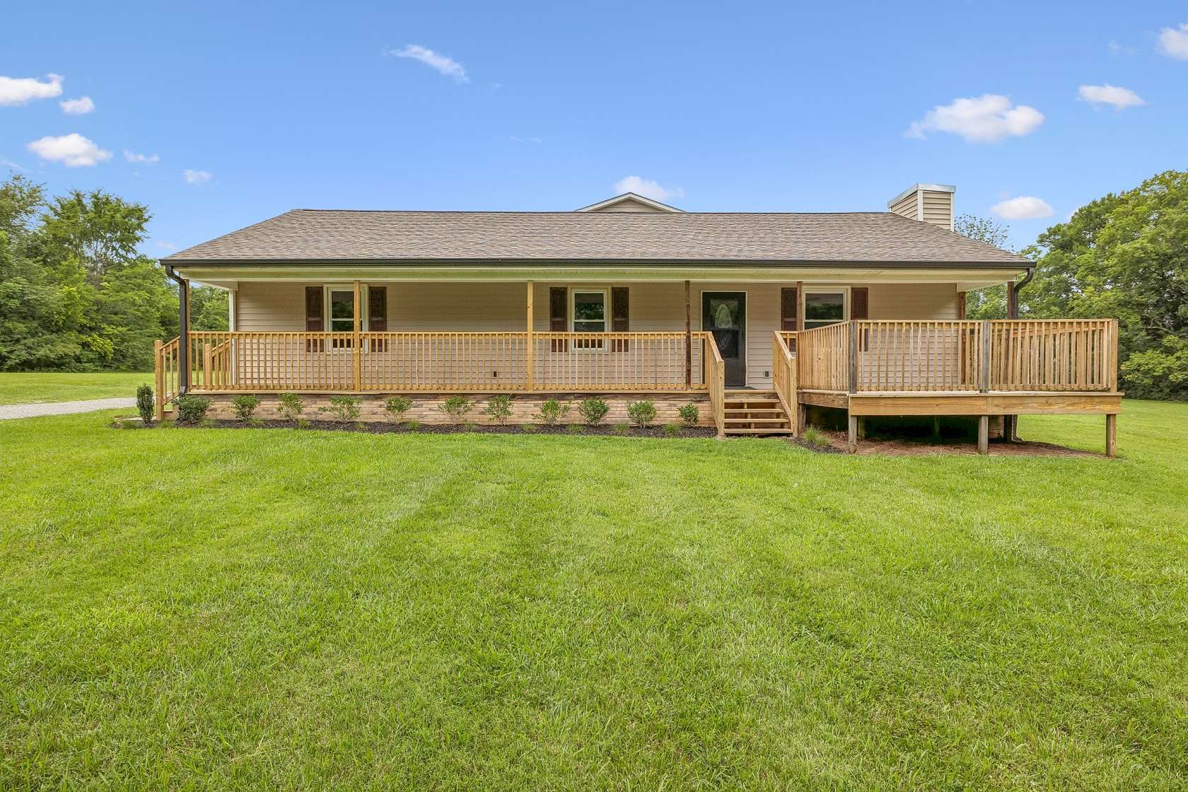 2.19 Acres of Land with Home for Sale in Lebanon, Tennessee