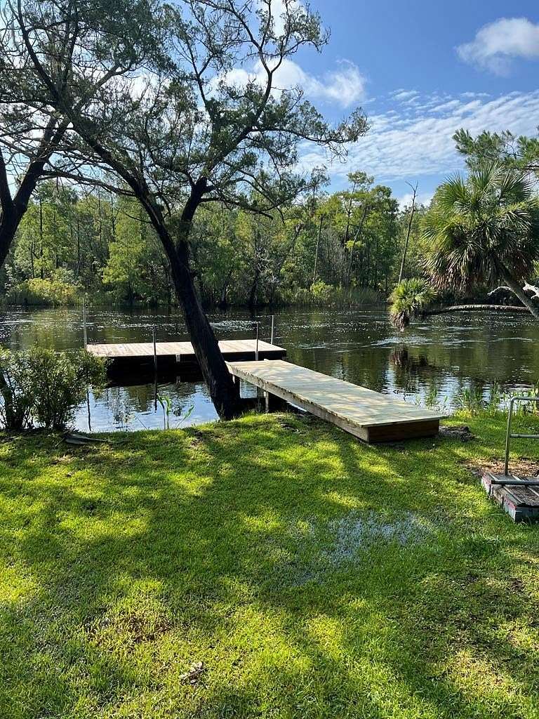 1 Acre of Residential Land for Sale in Steinhatchee, Florida