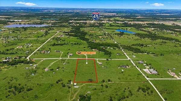 5 Acres of Residential Land for Sale in Rice, Texas