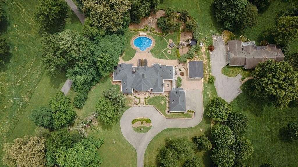 2.85 Acres of Land with Home for Sale in Henderson, Kentucky