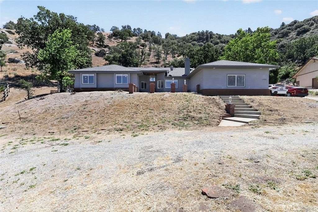 19.8 Acres of Land with Home for Sale in Tehachapi, California
