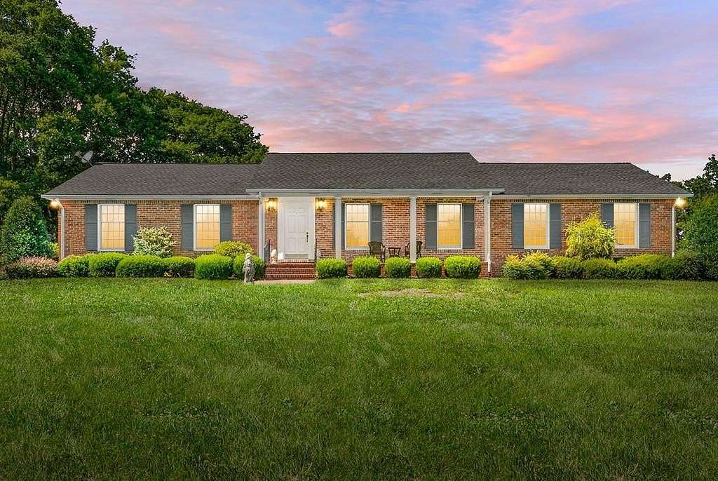 7 Acres of Land with Home for Sale in Hopkinsville, Kentucky