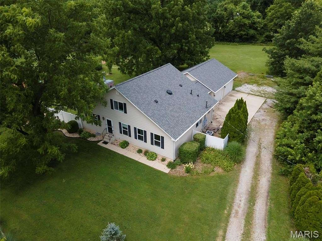 4.8 Acres of Land with Home for Sale in Collinsville, Illinois