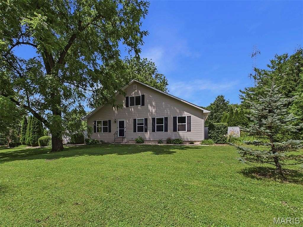4.8 Acres of Land with Home for Sale in Collinsville, Illinois