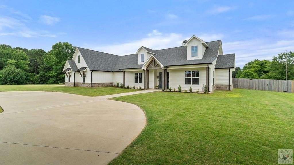 1.54 Acres of Land with Home for Sale in Texarkana, Texas
