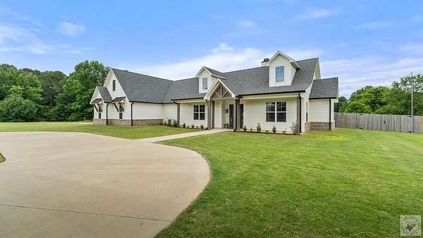 1.54 Acres of Land with Home for Sale in Texarkana, Texas