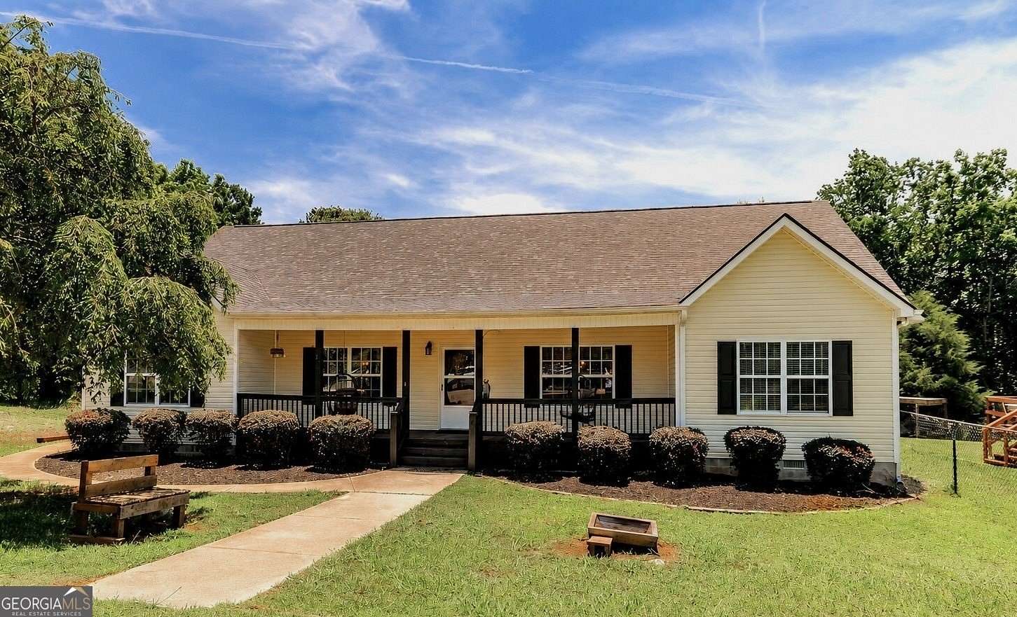 5.5 Acres of Land with Home for Sale in Dewy Rose, Georgia