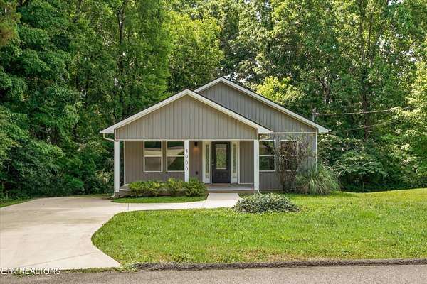 3.1 Acres of Land with Home for Sale in Knoxville, Tennessee