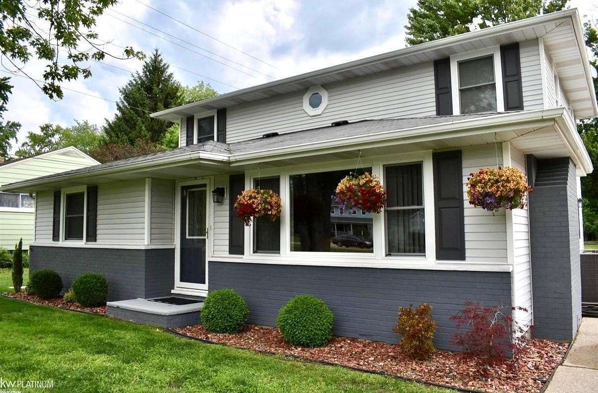 2.5 Acres of Land with Home for Sale in Marysville, Michigan