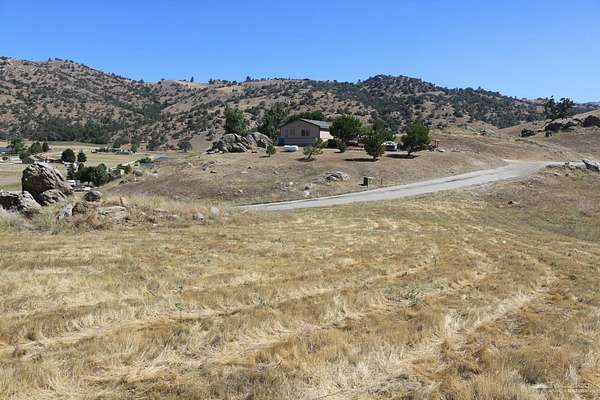 2.47 Acres of Residential Land for Sale in Tehachapi, California