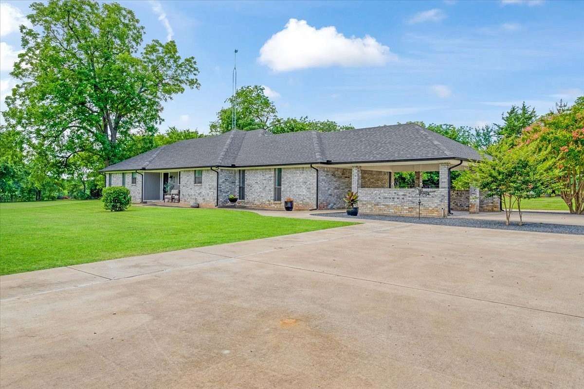 2 Acres of Land with Home for Sale in Pottsboro, Texas