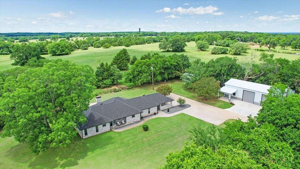 2 Acres of Land with Home for Sale in Pottsboro, Texas