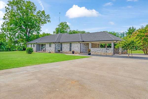 2 Acres of Land with Home for Sale in Pottsboro, Texas
