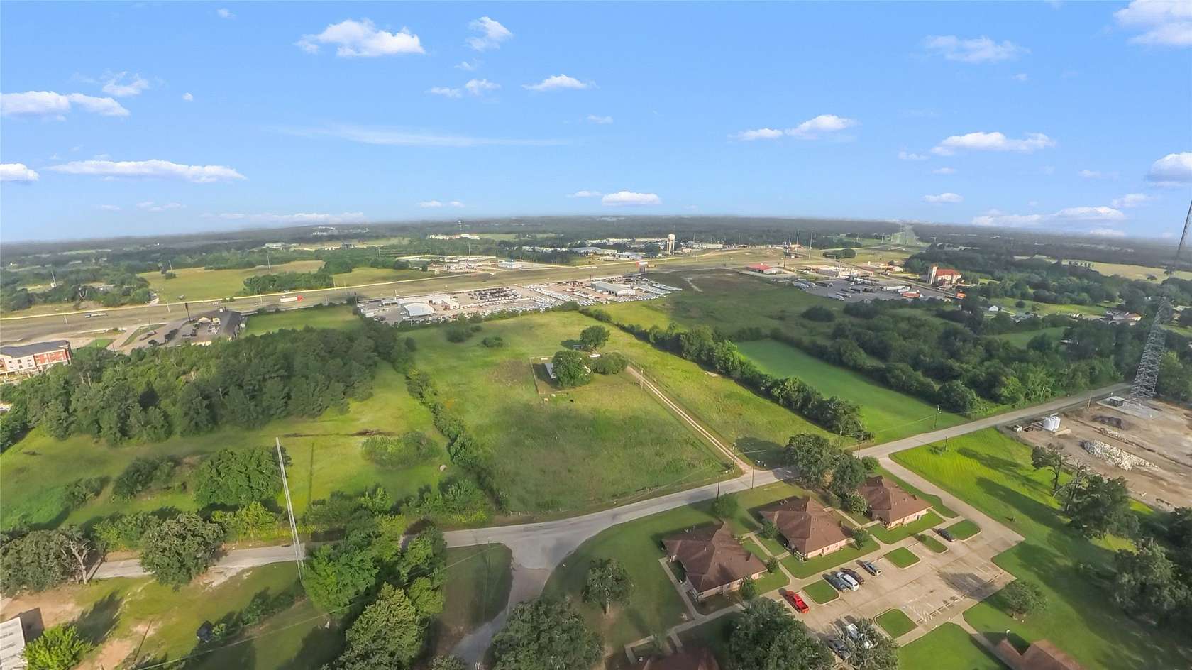 7.7 Acres of Land with Home for Lease in Fairfield, Texas
