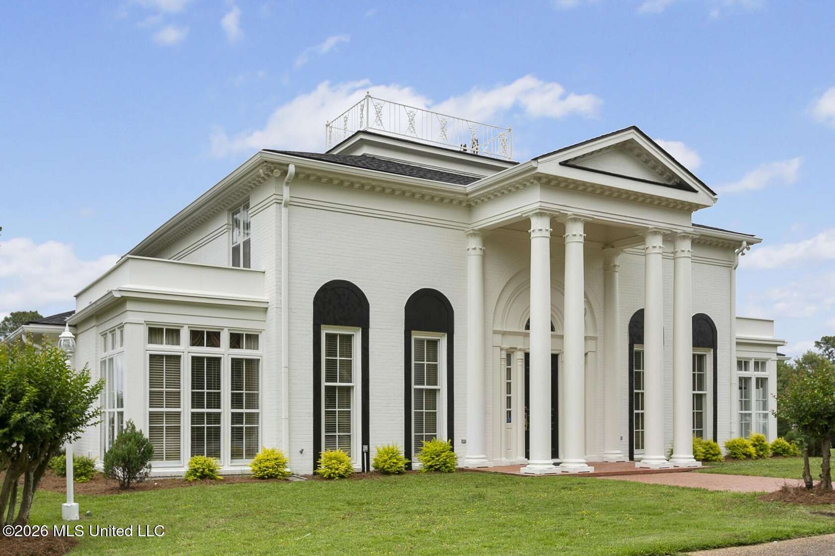 4.9 Acres of Land with Home for Sale in Madison, Mississippi