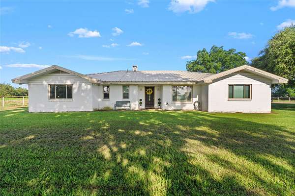 7.7 Acres of Land with Home for Sale in Fairfield, Texas