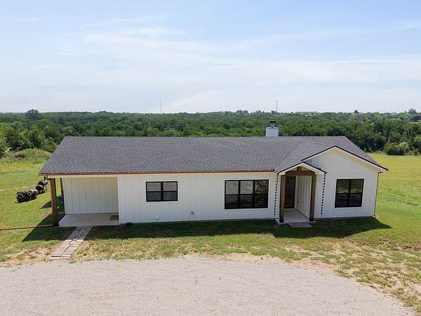 25.4 Acres of Recreational Land with Home for Sale in Hubbard, Texas