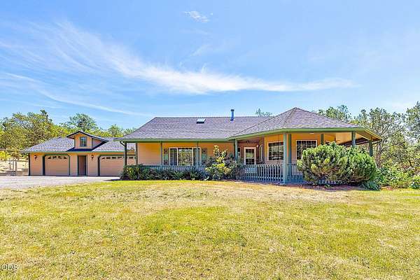 2.53 Acres of Land with Home for Sale in Grants Pass, Oregon
