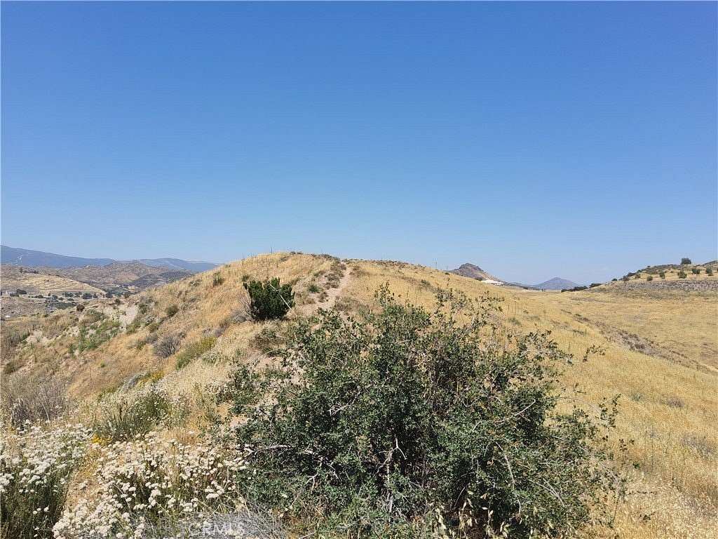 2.42 Acres of Residential Land for Sale in Agua Dulce, California
