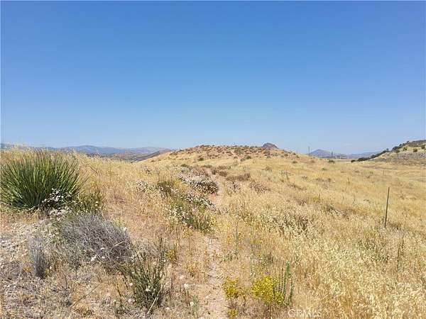 2.42 Acres of Residential Land for Sale in Agua Dulce, California