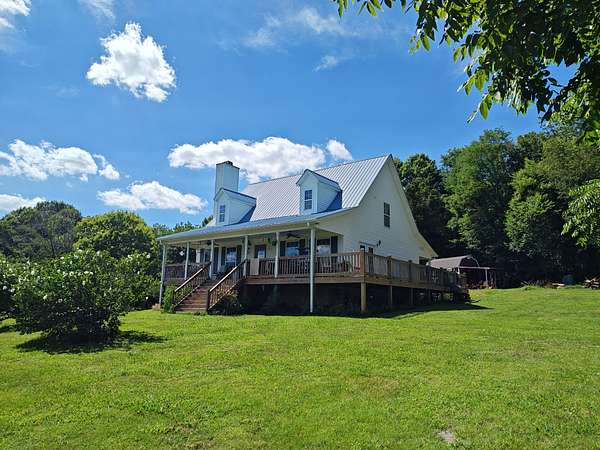 10.2 Acres of Land with Home for Sale in Watertown, Tennessee