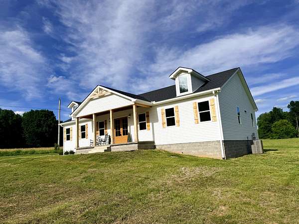 5.22 Acres of Land with Home for Sale in Springfield, Tennessee