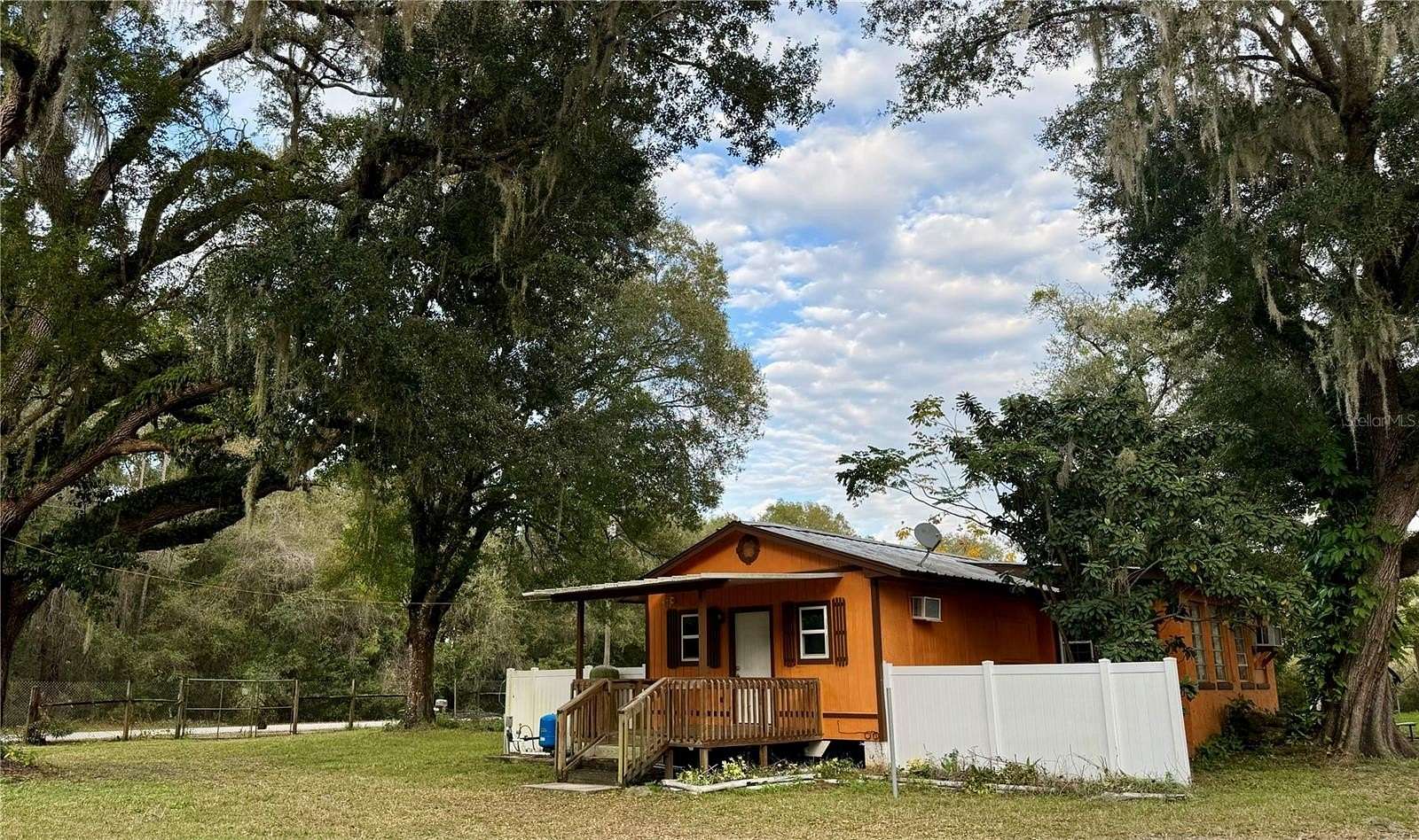 4.9 Acres of Land with Home for Lease in Bushnell, Florida