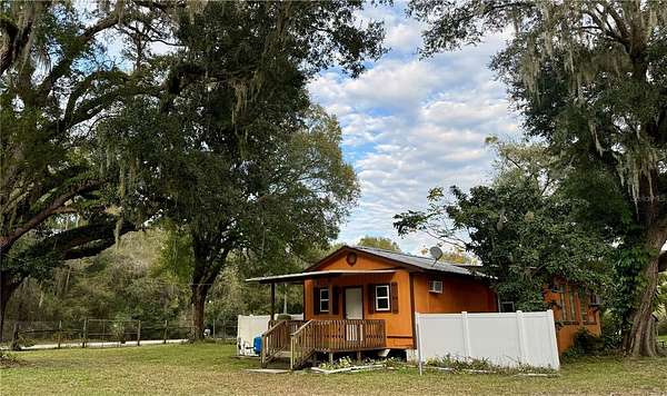 4.9 Acres of Land with Home for Lease in Bushnell, Florida