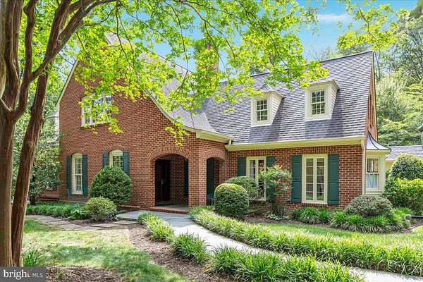 2.89 Acres of Land with Home for Sale in Springfield, Virginia