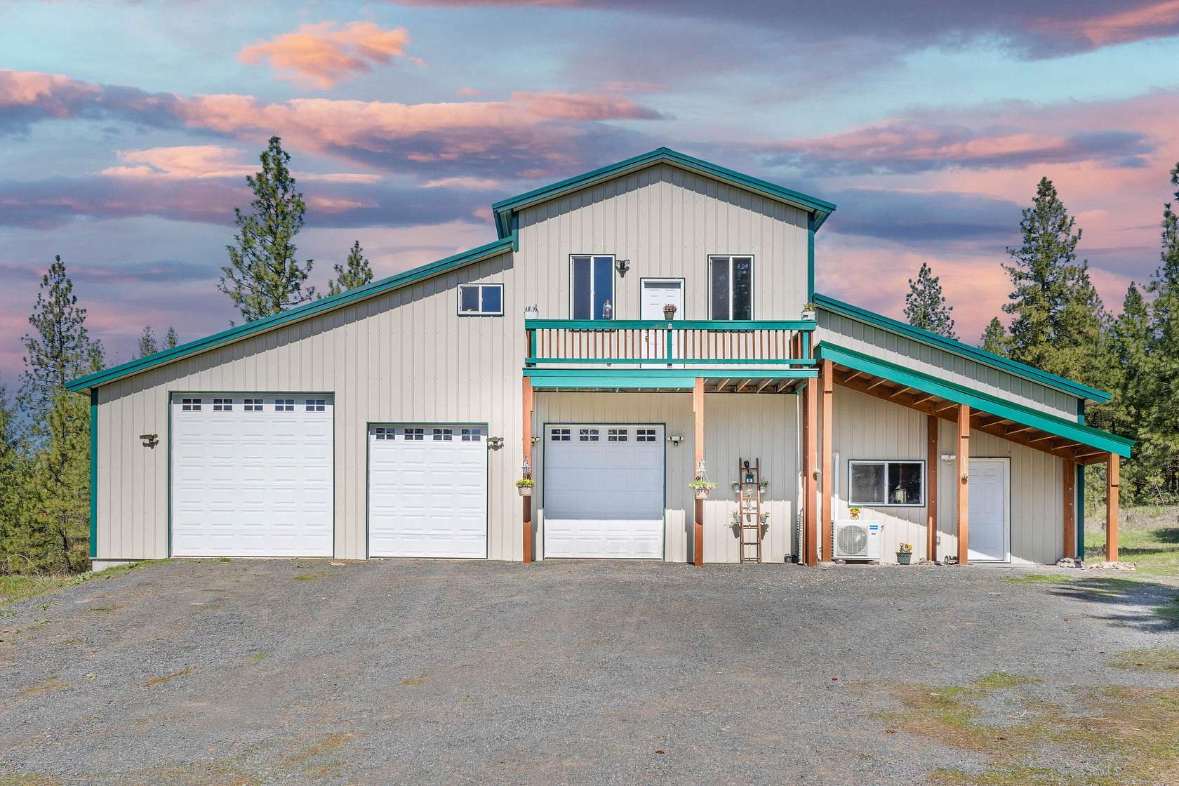 20 Acres of Land with Home for Sale in Fruitland, Washington