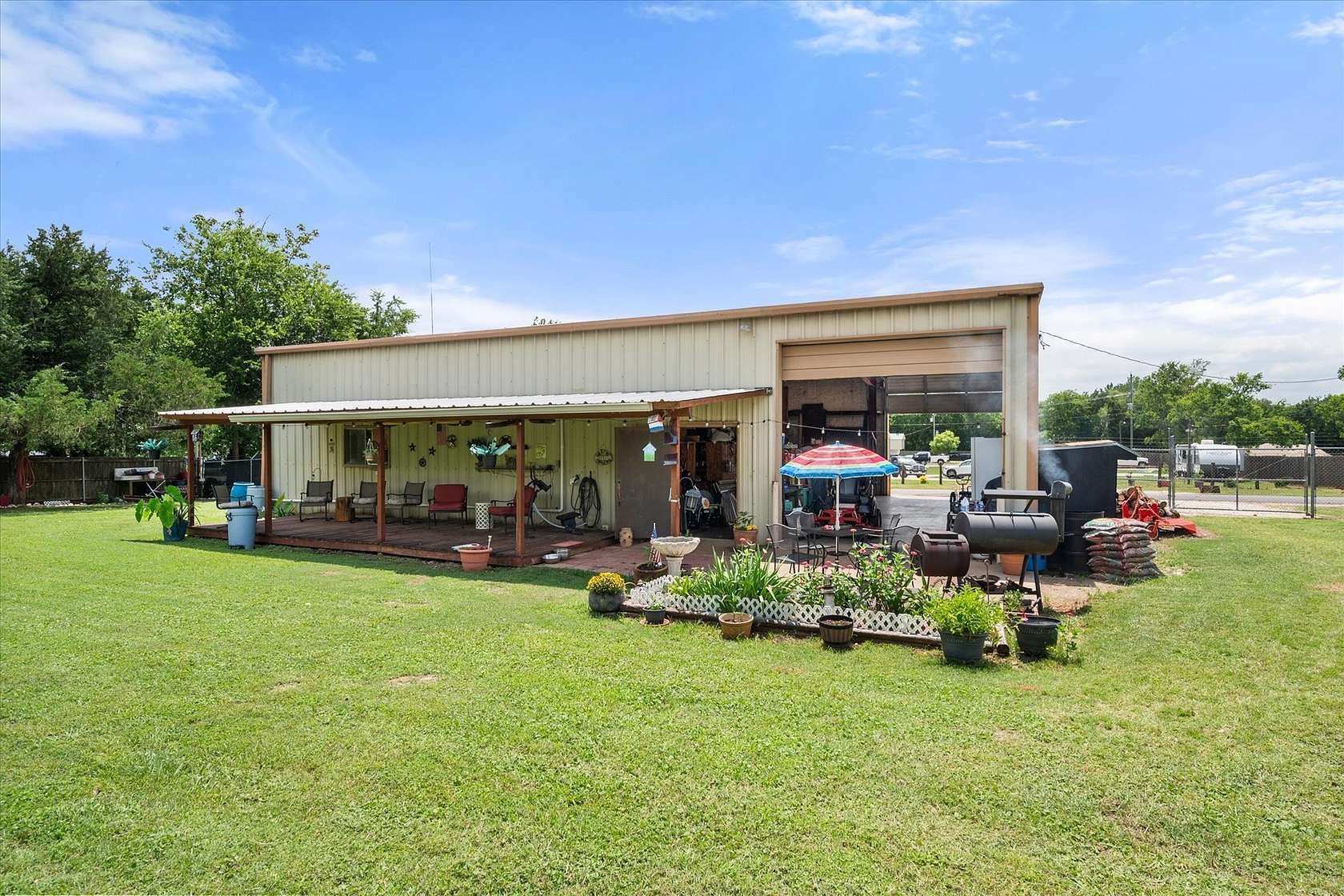 1.7 Acres of Land with Home for Sale in Fairfield, Texas
