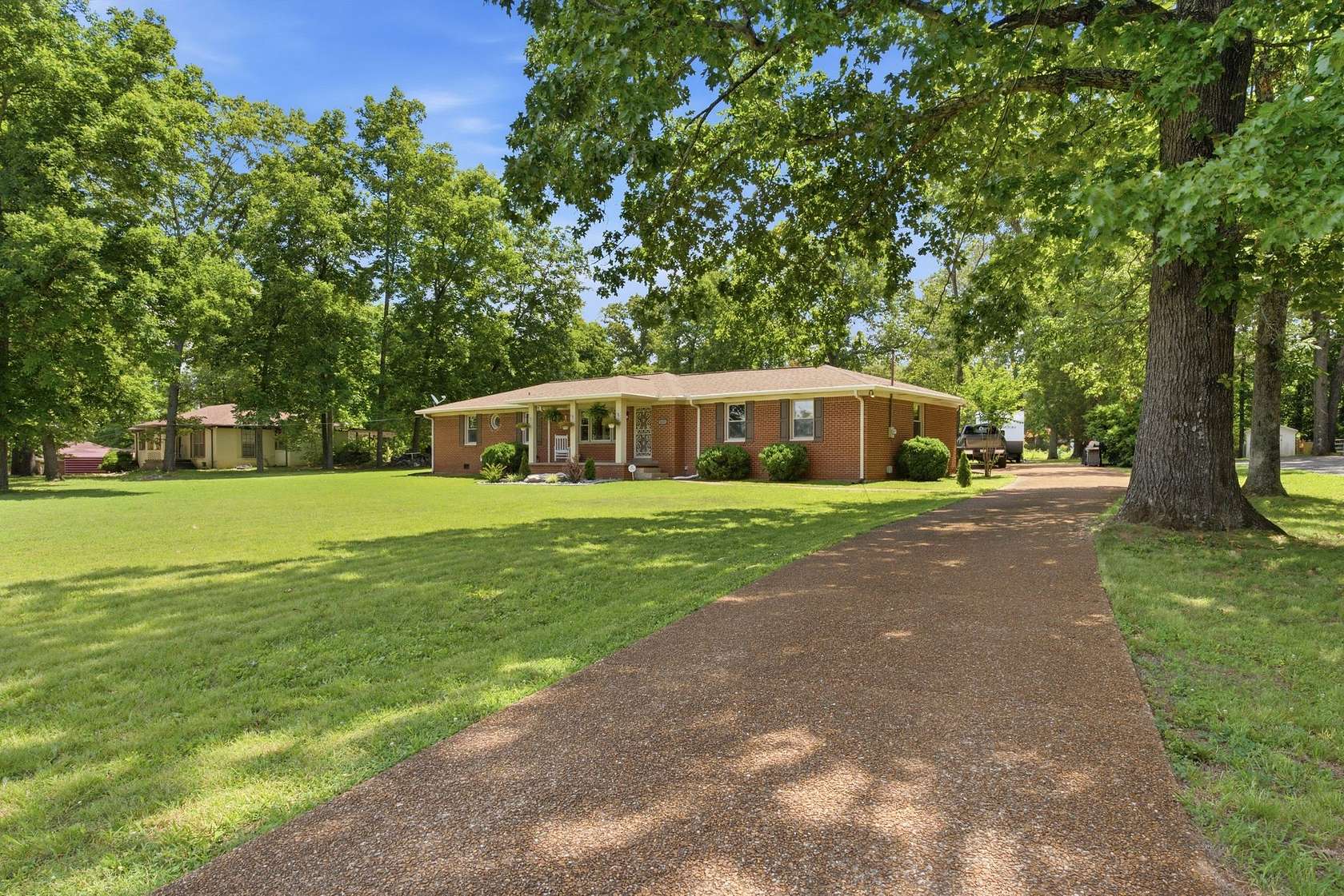 1.5 Acres of Land with Home for Sale in Lebanon, Tennessee