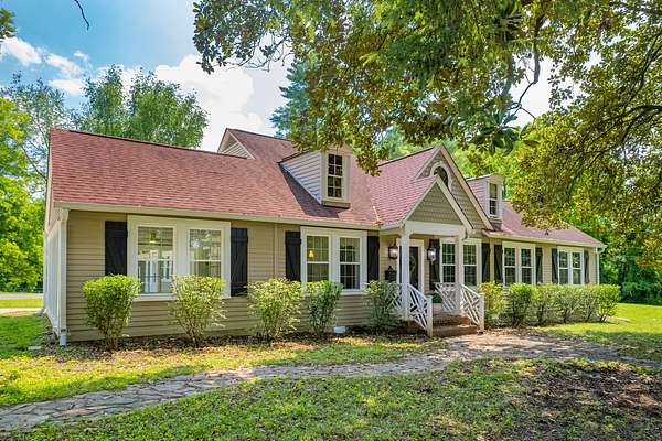 7.8 Acres of Land with Home for Sale in Columbia, Tennessee