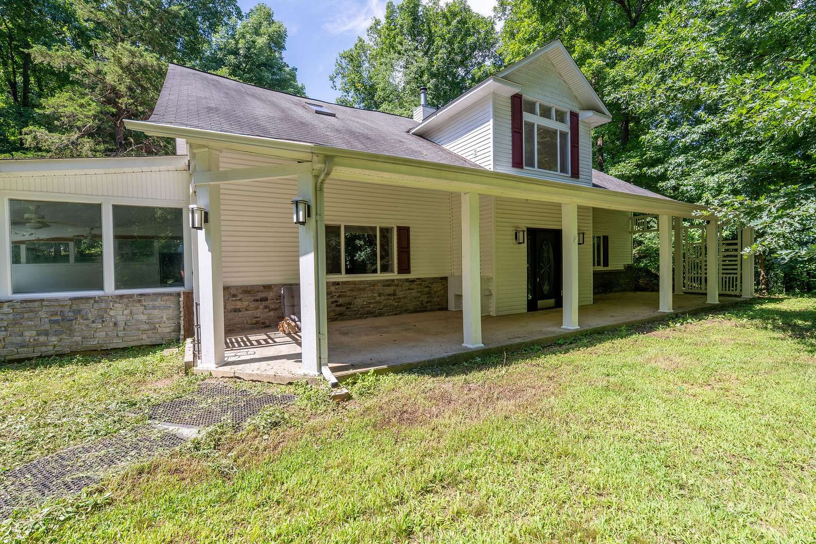 7 Acres of Land with Home for Sale in Collinwood, Tennessee