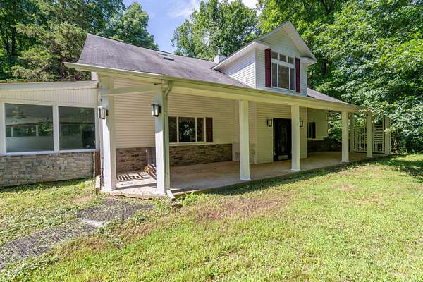7 Acres of Land with Home for Sale in Collinwood, Tennessee