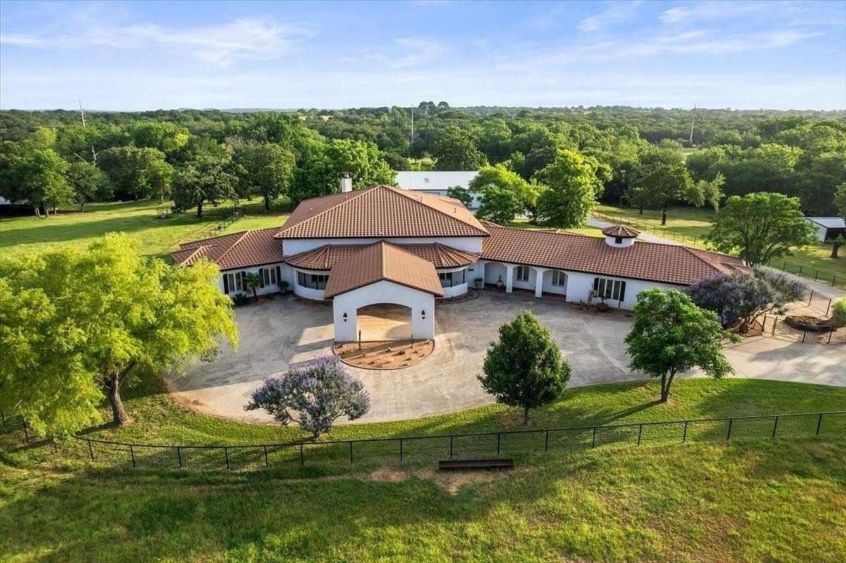 23 Acres of Recreational Land with Home for Lease in Aubrey, Texas