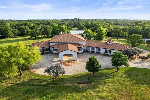 23 Acres of Recreational Land with Home for Lease in Aubrey, Texas